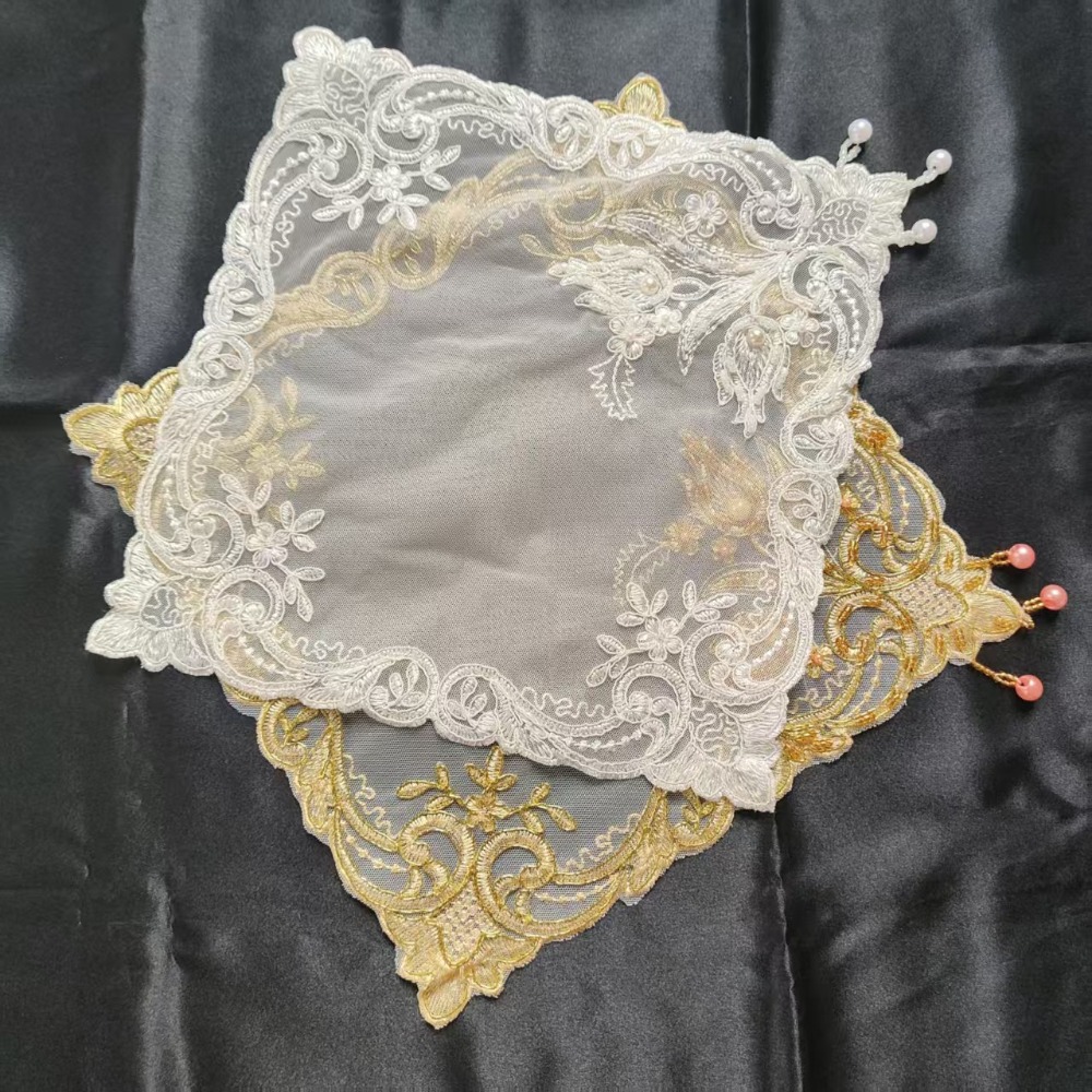 Embroidery Rose - Złote Róże Haftowane Podkładki na Stół