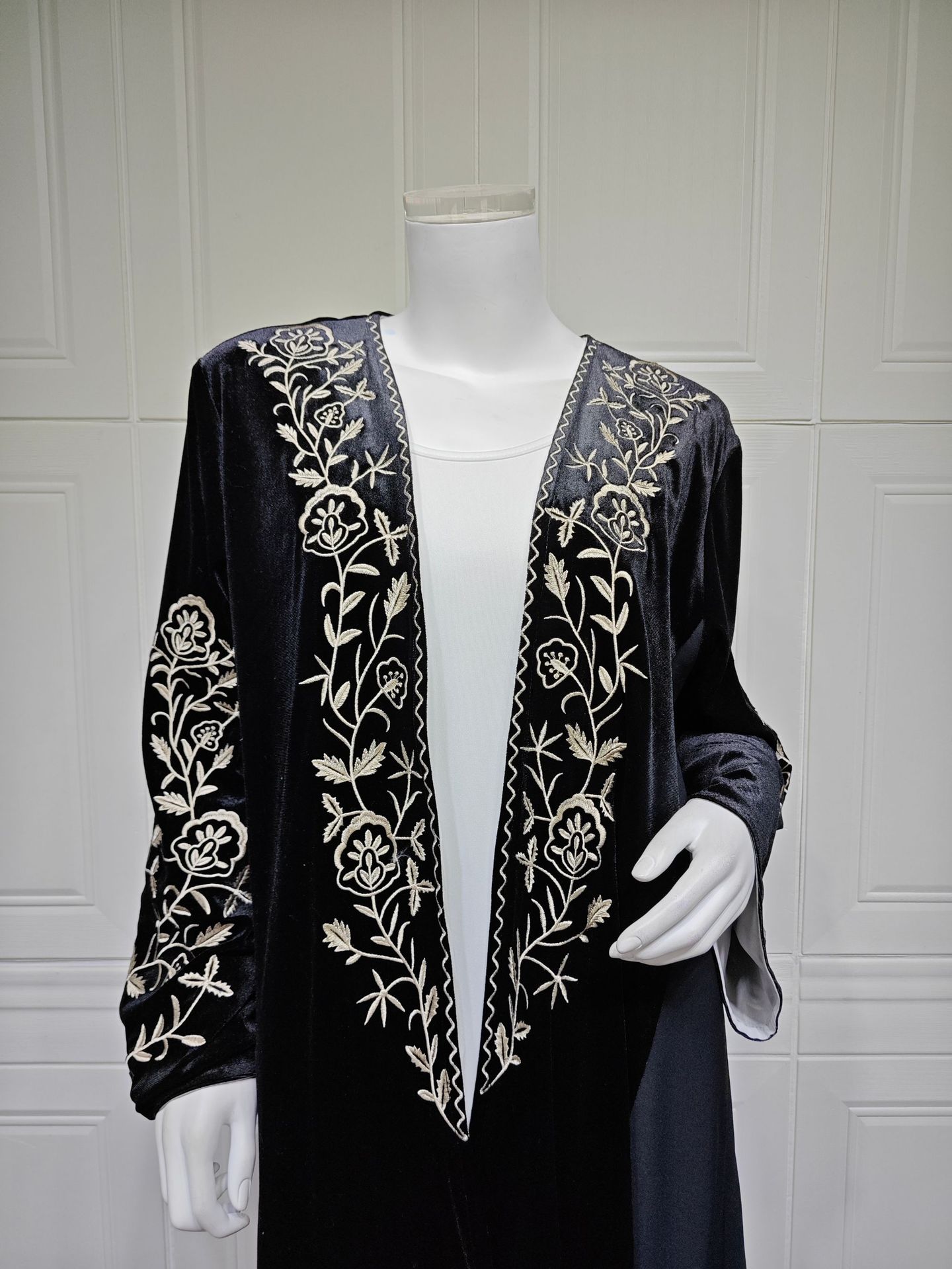 Abaia z aksamitu, otwarta, Dub – Embroidery Kebaya recenzja i cena