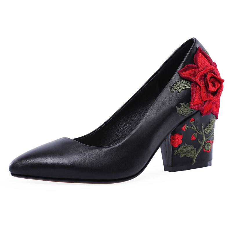 Czółenka z haftem z przędzy, c – Embroidery Rose recenzja i cena